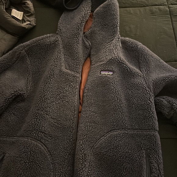 Patagonia jackets jackets are large vest is extra large good condition no burns - Picture 4 of 4